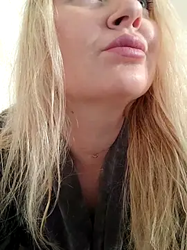 Snapshot of LadyLolyPop_ chatting on 04/28/26, 01:37 LadyLolyPop online show from 04/28/26, 01:37