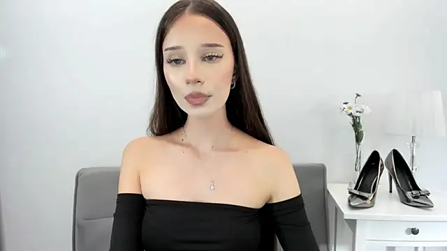 Snapshot of EmilyDarling chatting on 10/13/25, 08:09 EmilyDarling online show from 10/13/25, 08:09