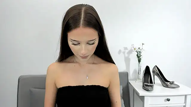 Snapshot of EmilyDarling chatting on 10/23/25, 08:07 EmilyDarling online show from 10/23/25, 08:07