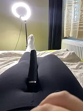 Snapshot of Ceyceys chatting on 12/19/24, 11:50 Ceyceys online show from 12/19/24, 11:50