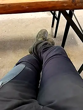 Snapshot of vadszex31 chatting on 02/25/25, 11:19 vadszex31 online show from 02/25/25, 11:19