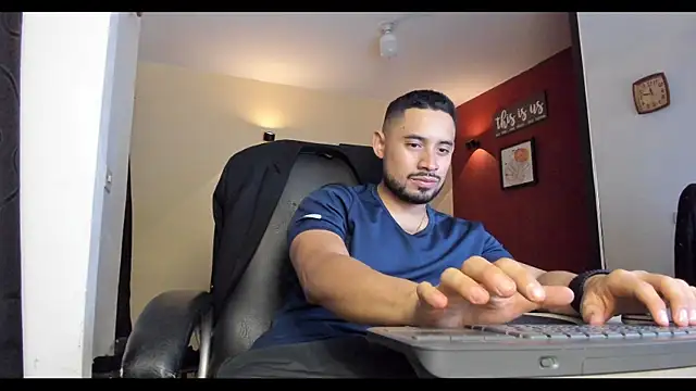 Snapshot of thesexlawyer1 chatting on 11/25/25, 10:43 thesexlawyer1 online show from 11/25/25, 10:43