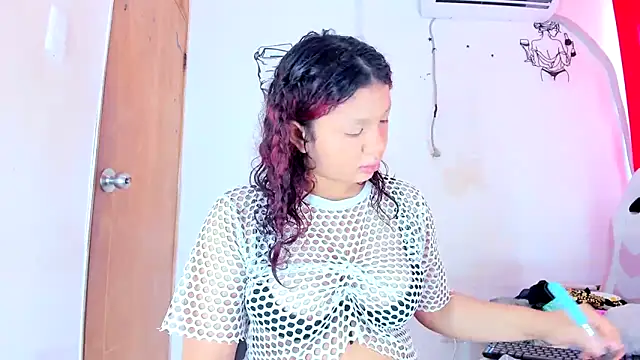 Emily Coper18 online show from 03/06/26, 01:51