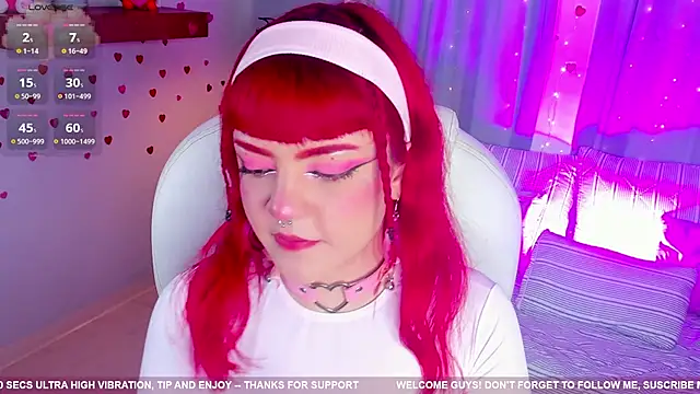 Snapshot of Tiny__Emmy chatting on 03/07/25, 03:07 Tiny Emmy online show from 03/07/25, 03:07