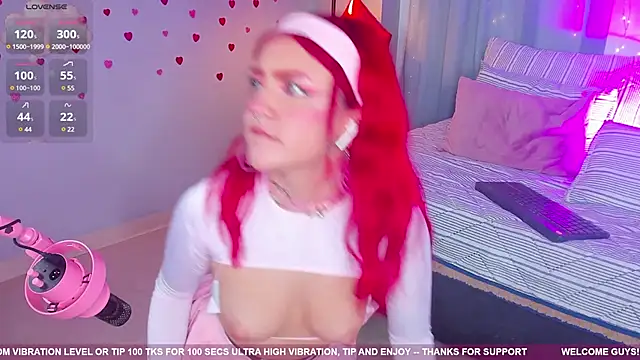 Snapshot of Tiny__Emmy chatting on 03/07/25, 06:11 Tiny Emmy online show from 03/07/25, 06:11