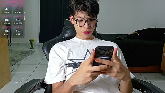 Snapshot of Jacotnk chatting on 10/21/25, 04:35 Jacotnk online show from 10/21/25, 04:35