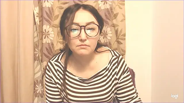 Snapshot of hrnyteacher chatting on 02/14/25, 12:19 hrnyteacher online show from 02/14/25, 12:19