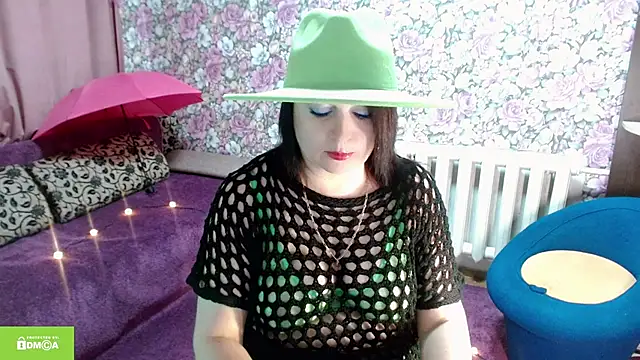 Snapshot of Julia-ru chatting on 10/28/25, 08:11 Julia-ru online show from 10/28/25, 08:11