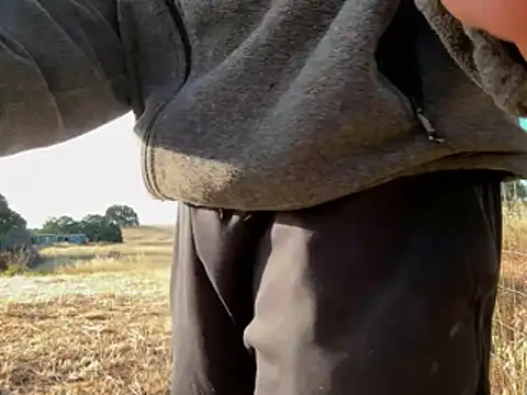 Snapshot of Wayneonmee23 chatting on 04/13/26, 02:33 Wayneonmee23 online show from 04/13/26, 02:33