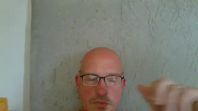 Snapshot of mrtickle0025 chatting on 06/09/26, 09:21 mrtickle0025 online show from 06/09/26, 09:21