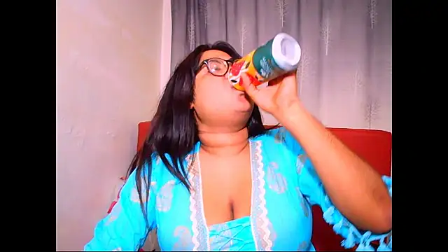 Snapshot of Indian_Lola00 chatting on 11/28/25, 08:33 Indian Lola00 online show from 11/28/25, 08:33