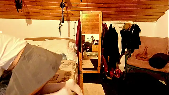 Hot Colettte online show from 10/22/25, 09:47