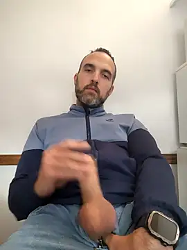 leon3875 online show from 12/05/25, 03:30