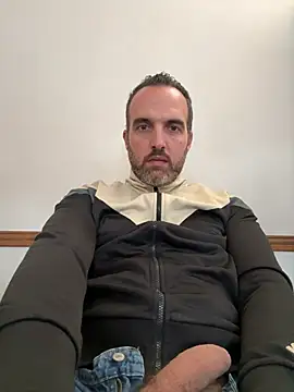 Snapshot of leon3875 chatting on 02/19/26, 03:30 leon3875 online show from 02/19/26, 03:30