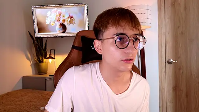 Snapshot of Mr_evan1 chatting on 11/13/25, 03:55 Mr evan1 online show from 11/13/25, 03:55