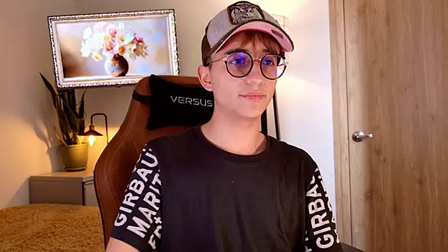 Snapshot of Mr_evan1 chatting on 11/14/25, 06:06 Mr evan1 online show from 11/14/25, 06:06