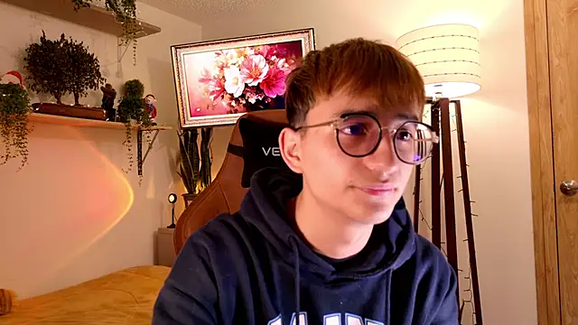 Snapshot of Mr_evan1 chatting on 12/15/25, 04:55 Mr evan1 online show from 12/15/25, 04:55