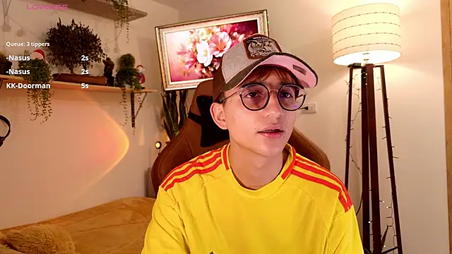 Snapshot of Mr_evan1 chatting on 12/16/25, 04:45 Mr evan1 online show from 12/16/25, 04:45