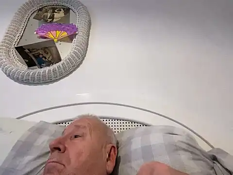 Snapshot of Bossinmidd12 chatting on 12/22/24, 09:31 Bossinmidd12 online show from 12/22/24, 09:31