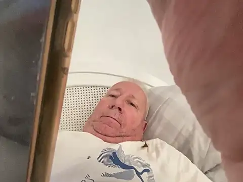 Snapshot of Bossinmidd12 chatting on 01/23/25, 09:50 Bossinmidd12 online show from 01/23/25, 09:50