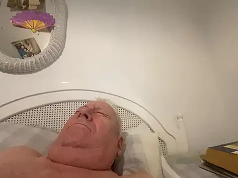 Snapshot of Bossinmidd12 chatting on 01/27/25, 11:43 Bossinmidd12 online show from 01/27/25, 11:43