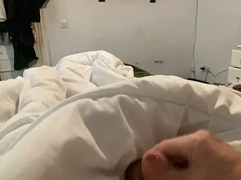 Snapshot of Bossinmidd12 chatting on 02/05/25, 08:11 Bossinmidd12 online show from 02/05/25, 08:11