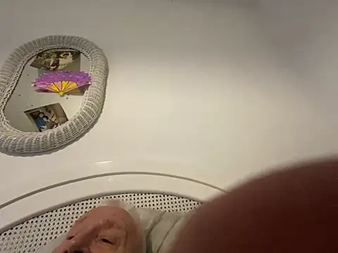 Snapshot of Bossinmidd12 chatting on 02/08/25, 10:51 Bossinmidd12 online show from 02/08/25, 10:51