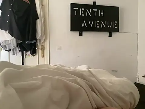 Snapshot of Bossinmidd12 chatting on 02/19/25, 08:44 Bossinmidd12 online show from 02/19/25, 08:44