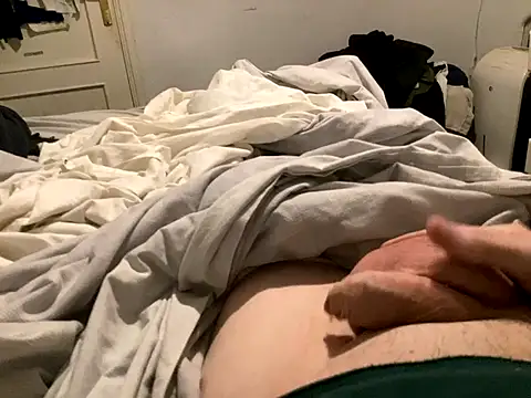 Snapshot of Bossinmidd12 chatting on 12/14/25, 06:01 Bossinmidd12 online show from 12/14/25, 06:01