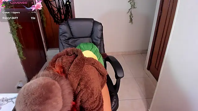 Violetaarey online show from 10/14/25, 09:37