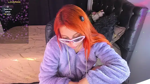 Snapshot of Violetaarey chatting on 04/21/26, 01:42 Violetaarey online show from 04/21/26, 01:42
