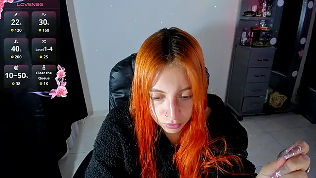 Snapshot of Violetaarey chatting on 05/19/26, 03:24 Violetaarey online show from 05/19/26, 03:24