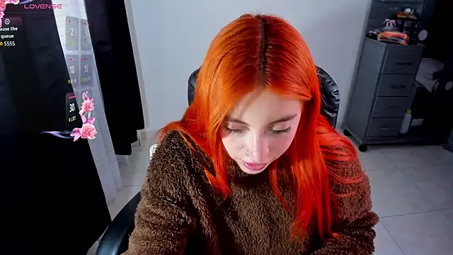 Snapshot of Violetaarey chatting on 06/11/26, 10:52 Violetaarey online show from 06/11/26, 10:52