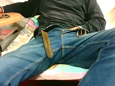 Giulio35 Pika online show from 10/15/25, 07:47