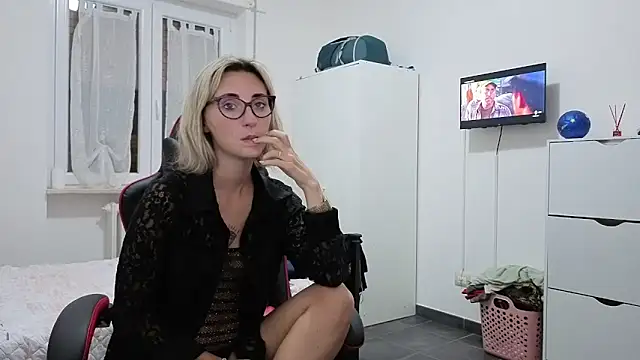 Snapshot of sexy_blondie92 chatting on 10/01/25, 09:43 sexy blondie92 online show from 10/01/25, 09:43