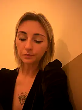 Snapshot of sexy_blondie92 chatting on 10/25/25, 08:14 sexy blondie92 online show from 10/25/25, 08:14