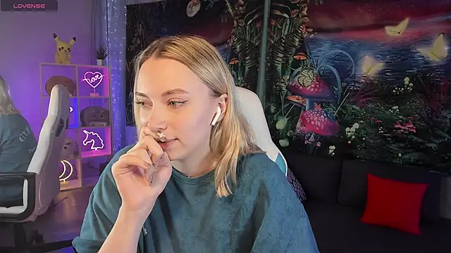 TiffanyBatson online show from 12/20/24, 09:21