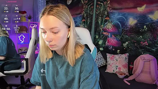 TiffanyBatson online show from 02/03/25, 07:07