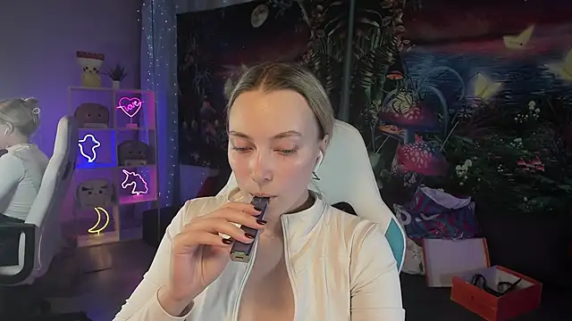 TiffanyBatson online show from 02/05/25, 07:39