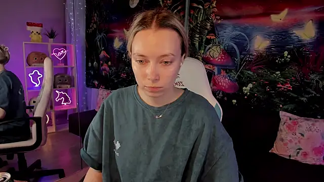 TiffanyBatson online show from 02/08/25, 06:22