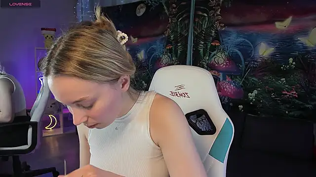 TiffanyBatson online show from 02/17/25, 11:23