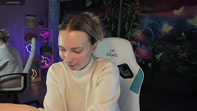 TiffanyBatson online show from 02/19/25, 04:44