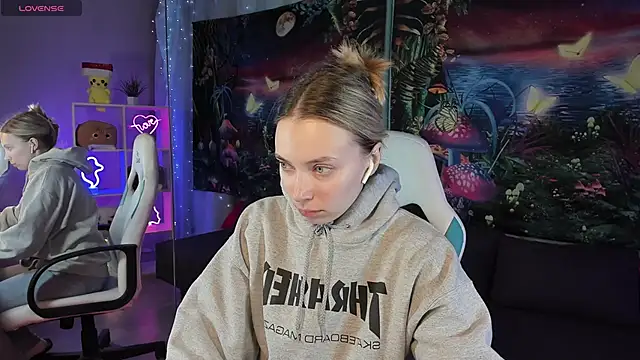 TiffanyBatson online show from 02/25/25, 03:42