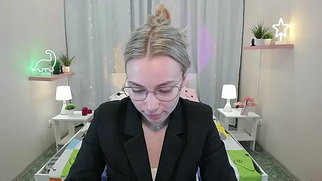 TiffanyBatson online show from 03/06/25, 08:08