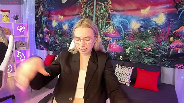 TiffanyBatson online show from 03/07/25, 06:02