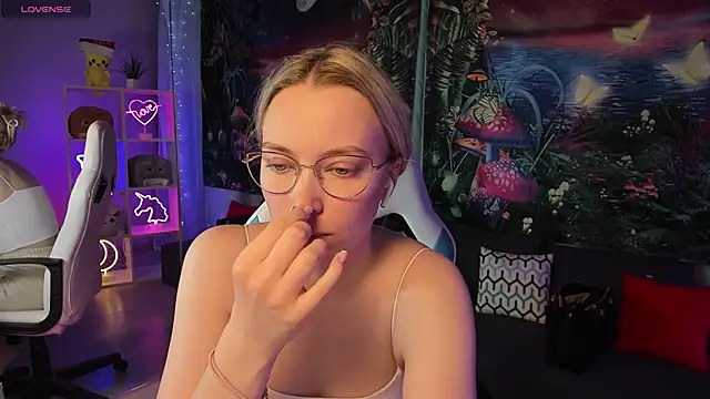 TiffanyBatson online show from 03/20/25, 12:00