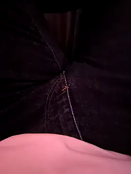 Snapshot of RIP_Curl chatting on 10/20/25, 12:27 RIP Curl online show from 10/20/25, 12:27