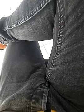 Snapshot of RIP_Curl chatting on 11/20/25, 04:07 RIP Curl online show from 11/20/25, 04:07