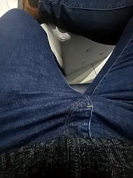 Snapshot of RIP_Curl chatting on 11/24/25, 05:01 RIP Curl online show from 11/24/25, 05:01