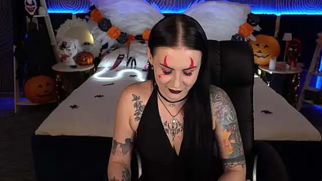 Snapshot of AmberDismond chatting on 10/31/25, 01:45 AmberDismond online show from 10/31/25, 01:45